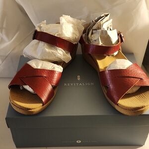 New Revitaline Starfish red sandals sz 10